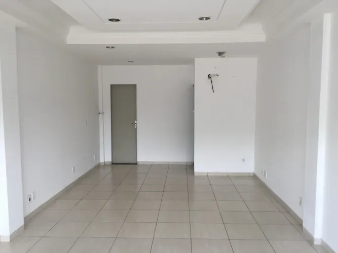Sala Comercial em Localização Privilegiada - 104 Sul, Avenida LO-1