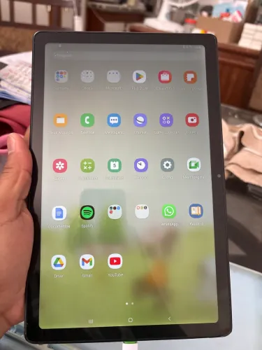 Tablet A7 - 3GB RAM / 64GB - negociável - marcas de uso 