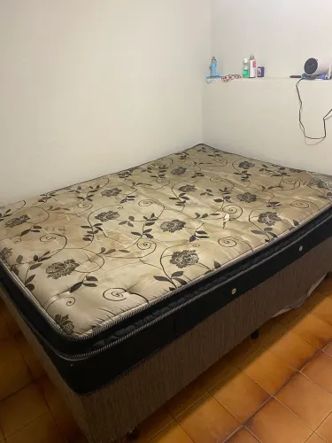 Vende-se essa cama casal box