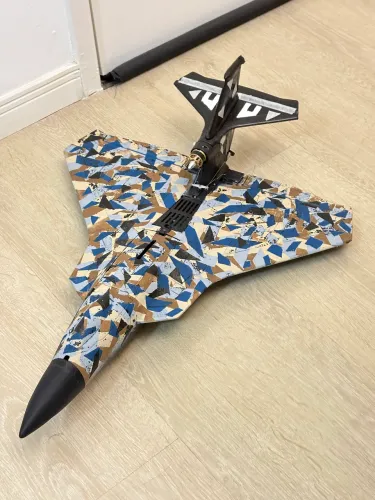 Vendo Aeromodelo Camuflado - Ultra Resistente e Fácil de Pilotar
