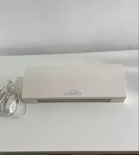 Silhouette Cameo 3 (Usada / Precisa de manutenção)