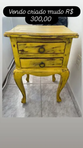 Criado Mudo / Mesa de Cabeceira Rústica Amarela (Estilo Demolição) - Lindo!