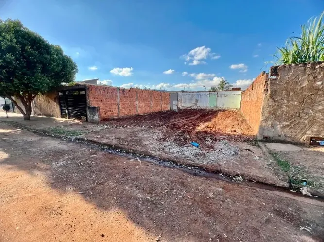 TERRENO COM VIZINHOS NO LOTEAMENTO PQ DOS SABIÁS - DIRETO COM A LOTEADORA
