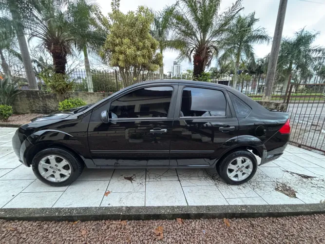 Ford Fiesta Sedan 1.0 8V Flex 4P 2008