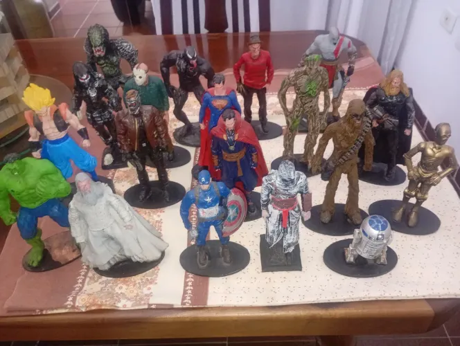 Coleção Bonecos Marvel Star Wars e outros