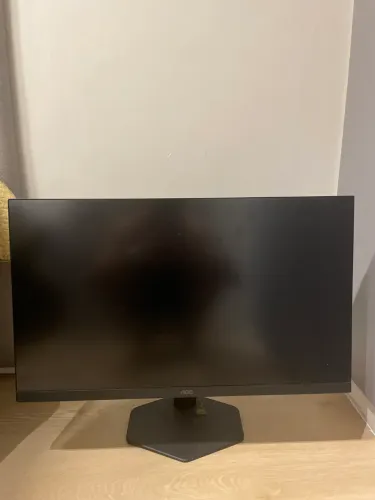 Este é um monitor gamer AOC de 27 polegadas, modelo 27G4/P/57, 