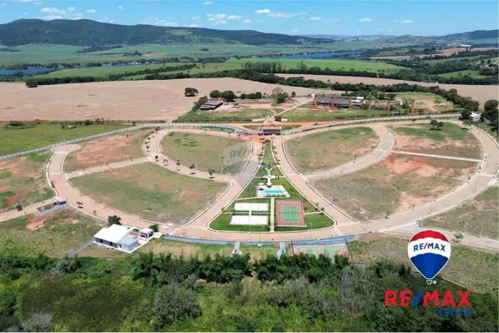 Terreno à venda em Condomínio Fechado na Serra da Canastra: Infraestrutura completa e vist