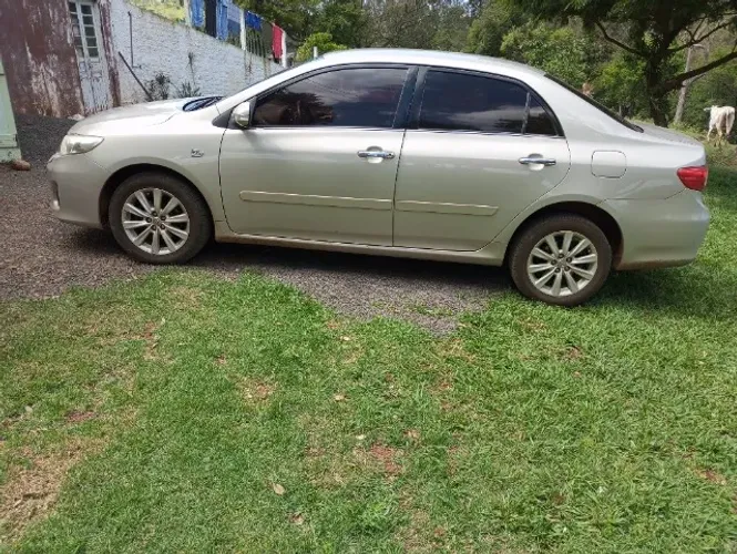 Toyota Corolla Altis 2.0 Flex 16V Aut. 2013