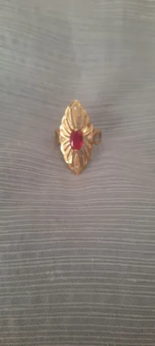 Vendo um anel marquise de ouro 18
