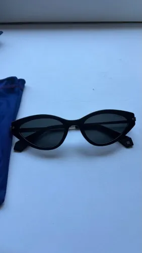 Título: Óculos de Sol Polaroid Gatinho Preto com Saquinho