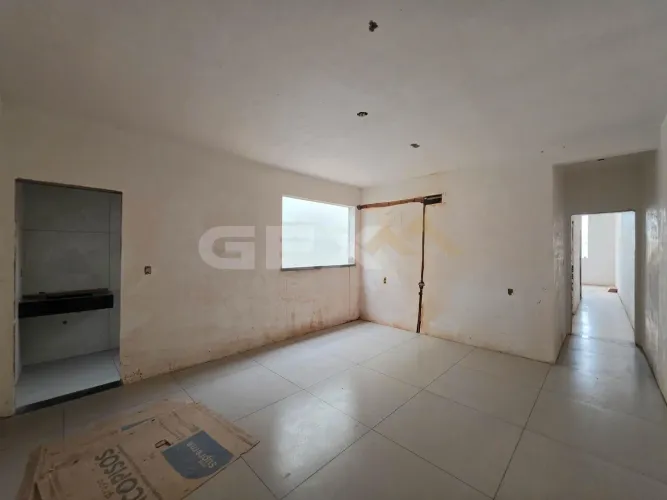 Casa à Venda com 03 Quartos no Bairro Fábio Notini em Divinópolis MG.