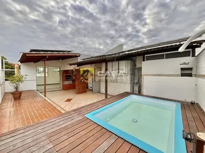 JS - Linda casa triplex em Jardim Camburi! Oportunidade imperdível!