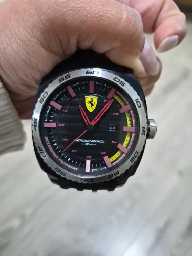 Relógio Ferrari Aerodinâmico