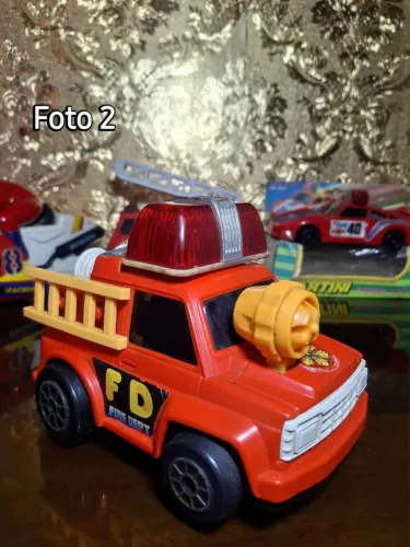 Caminhão de bombeiros bate e volta