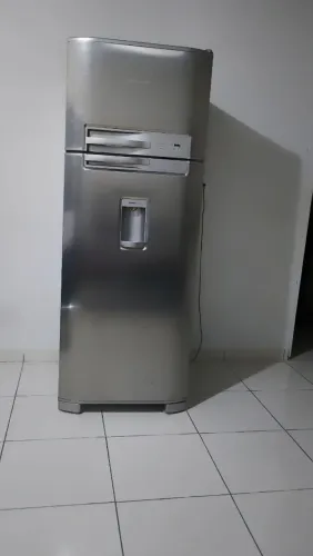 Vendo geladeira Electrolux top, gelando bem, pra levar logo#7@!!..<br>