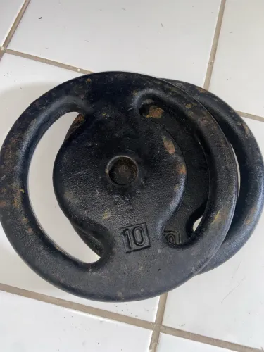 Kit Musculação: Barra Maciça Preta + Par de Anilhas de 10kg (Total 20kg)
