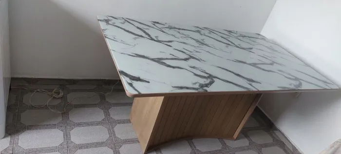 Vendo somente a mesa de jantar.