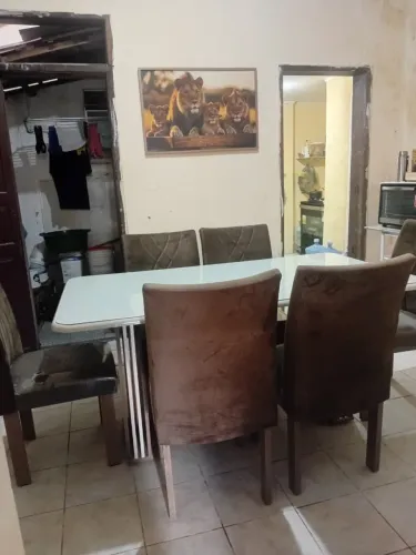 Mesa  de vidro com 6 cadeiras 
