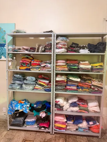 Vende-se as roupas dessa loja 