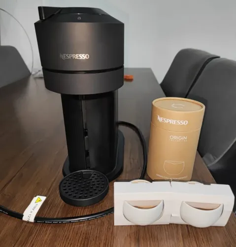 Vertuo Next Preto Fosco 110v + 2 Xícara. Aproveitem os cupons disponíveis na Olx.