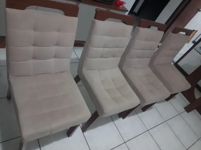 CADEIRAS DE LUXO. Leia Anúncio