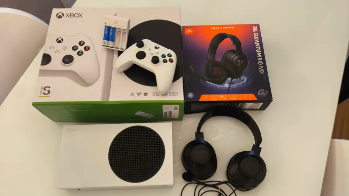 Xbox Series S 512gb + caixa + fone + pilha + jogos