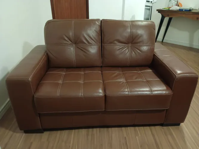 Sofá de couro 2 e 3 lugares