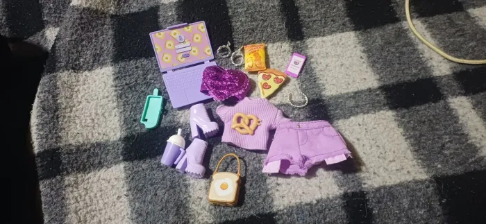 Roupinha e acessorios Barbie Dream Besties Renee
