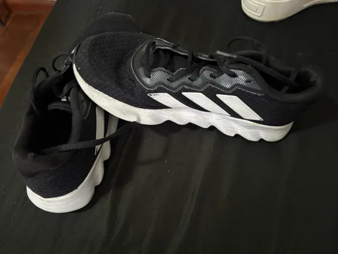 Tênis adidas preto 