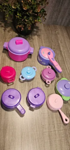 KIT COZINHA COM 9 PEÇAS ( PANELAS, FRIGIDEIRAS, ETC )