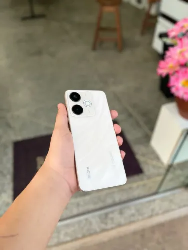 Redmi 13x câmera de 108Mpx 256gb de armazenamento 8gb de RAM na cor silk gold | seminovo