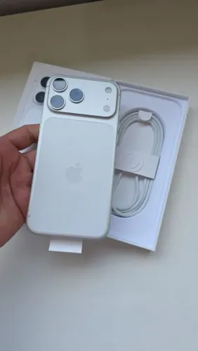 iPhone 17 pro Max 256// bateria ?% garantia junho/2027