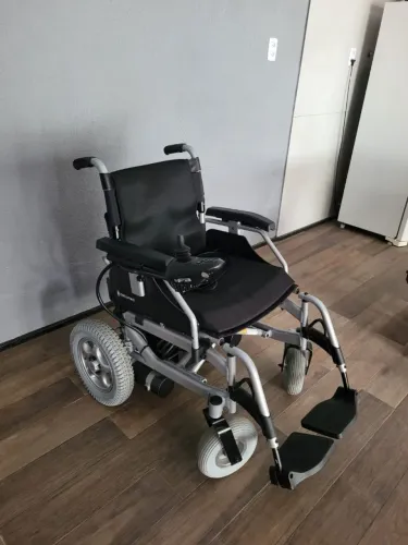 Cadeira de rodas motorizada
