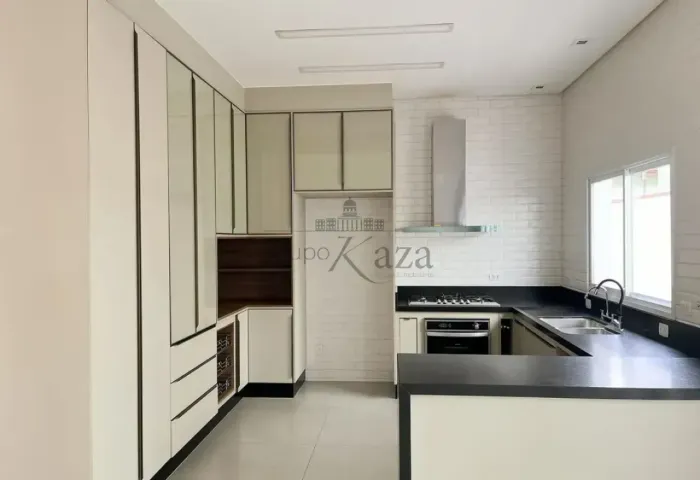 Casa Condomínio - Urbanova - Residencial Portal da Serra - 4 Dormitórios - 200m²