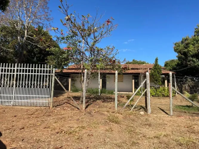 Imóvel para venda tem 5.700 metros quadrados com 3 quartos em Centro - Pitangui - MG