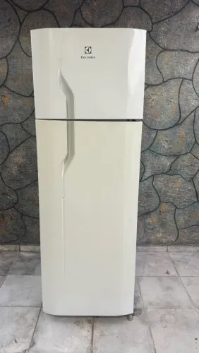 Geladeira Eletrolux funcionando perfeitamente 1 mês de garantia