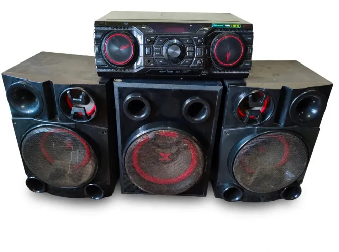 mini system LG XBOOM CM8450, Com 2250W RMS com defeito