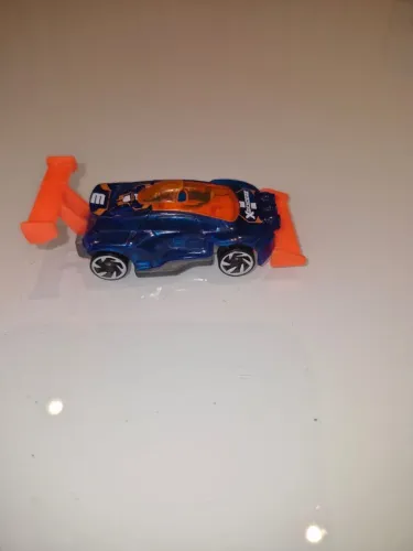 Carrinho da hotwheels Rising Heat X-Raycers