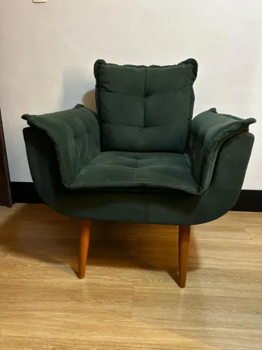 Poltrona em Veludo na cor verde musgo