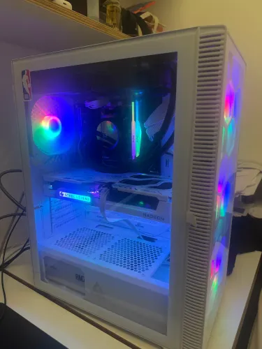 PC Gamer High-End Ryzen 7 9800x3D | RX 9060 XT 16GB Steel Legend | 32GB DDR5