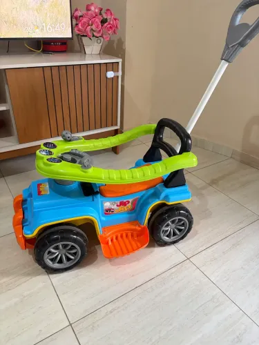 Carrinho jip jip