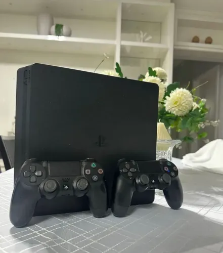 Ps4 praticamente novo