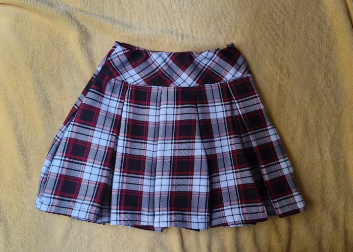 Saia quadriculada infantil. 