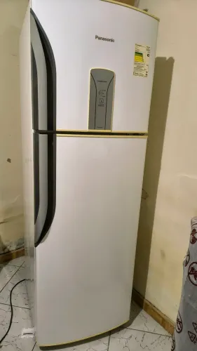Geladeira Panasonic Funcionando perfeitamente com todos os acessórios.