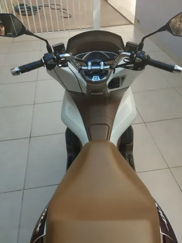 Honda PCX 150 DLX <br>Honda PCX 150 DLX 2020 Branca Caramelo 22mil km Conservada - Particular
