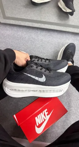 Tênis Nike Vomero Premiun preto