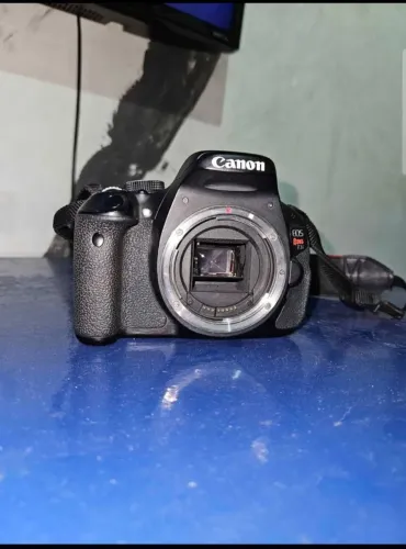 Vendo Câmera Canon t3i + um violino 4/4 TROCO POR VIDEO GAME