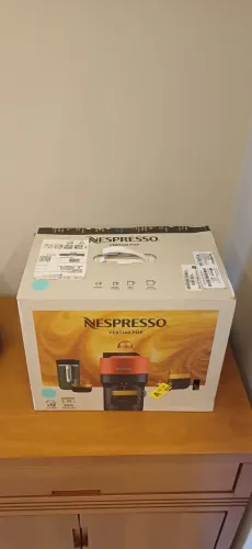 CAFETEIRA NESPRESSO - MODELO VERTUO POP
