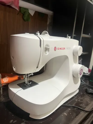 Máquina De Costura Reta Singer M2505 + Linhas