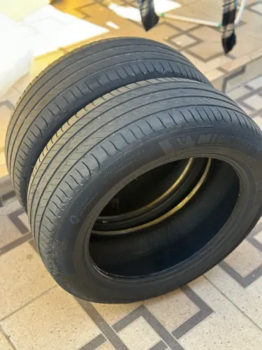 Pneus michelin 215/55-17